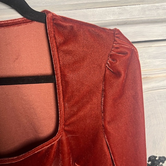 S’Edge Boutique Red Velvet Square Neck Puff Sleeve Blouse Classy Effortless - Picture 3 of 6